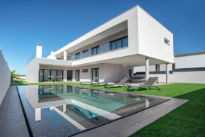 V5 Villa Emma - Luxury 5 bedroom villa in Alvor with private Pool and Jacuzzi